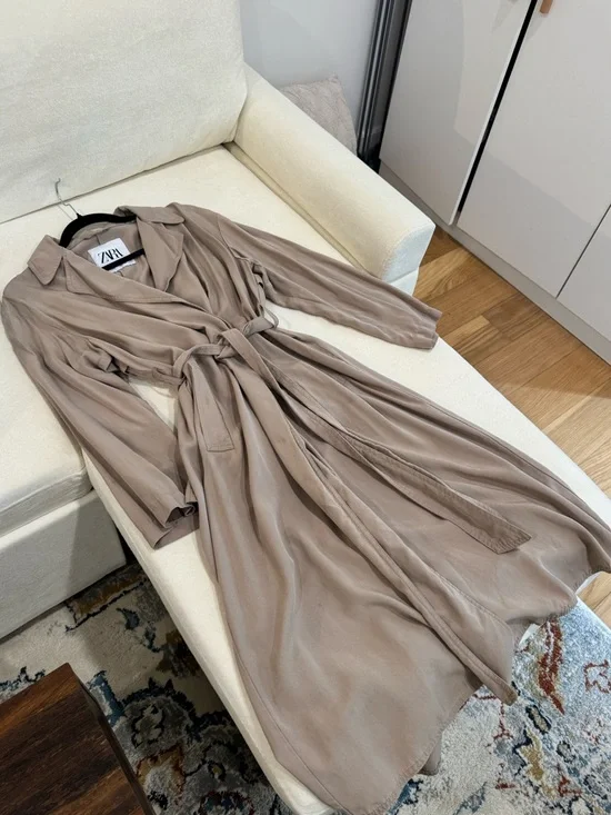 ZARA Beige Tie-Waist Trench Coat - Picture 3 of 4